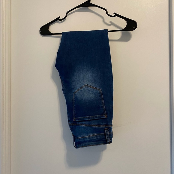 Women Size 5 Jeans - Picture 2 of 4